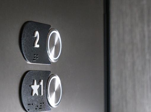 Betreiberpflichten: Pflichten eines Aufzugswärters