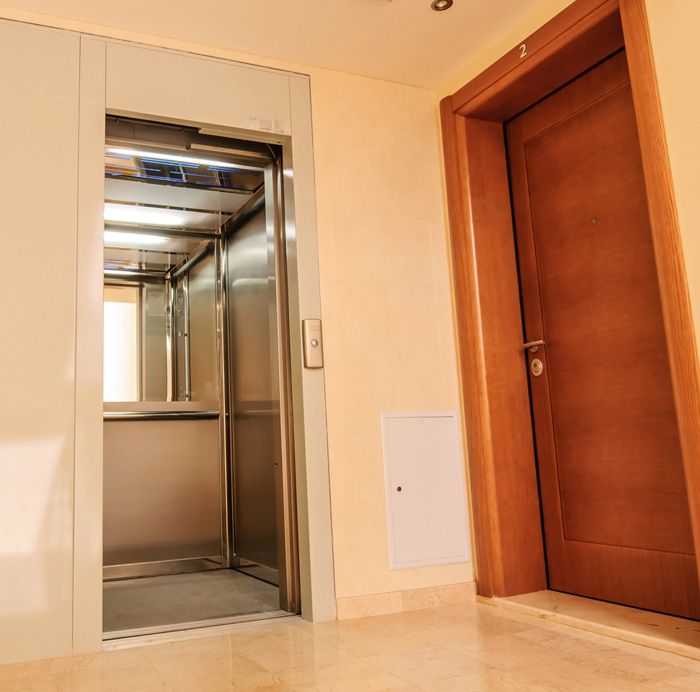 Senkrechtlift im Flur