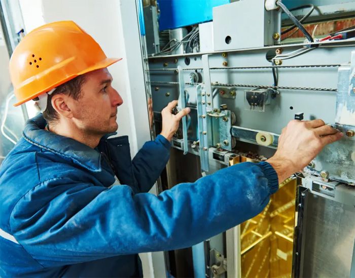 Senkrechtlift Installation